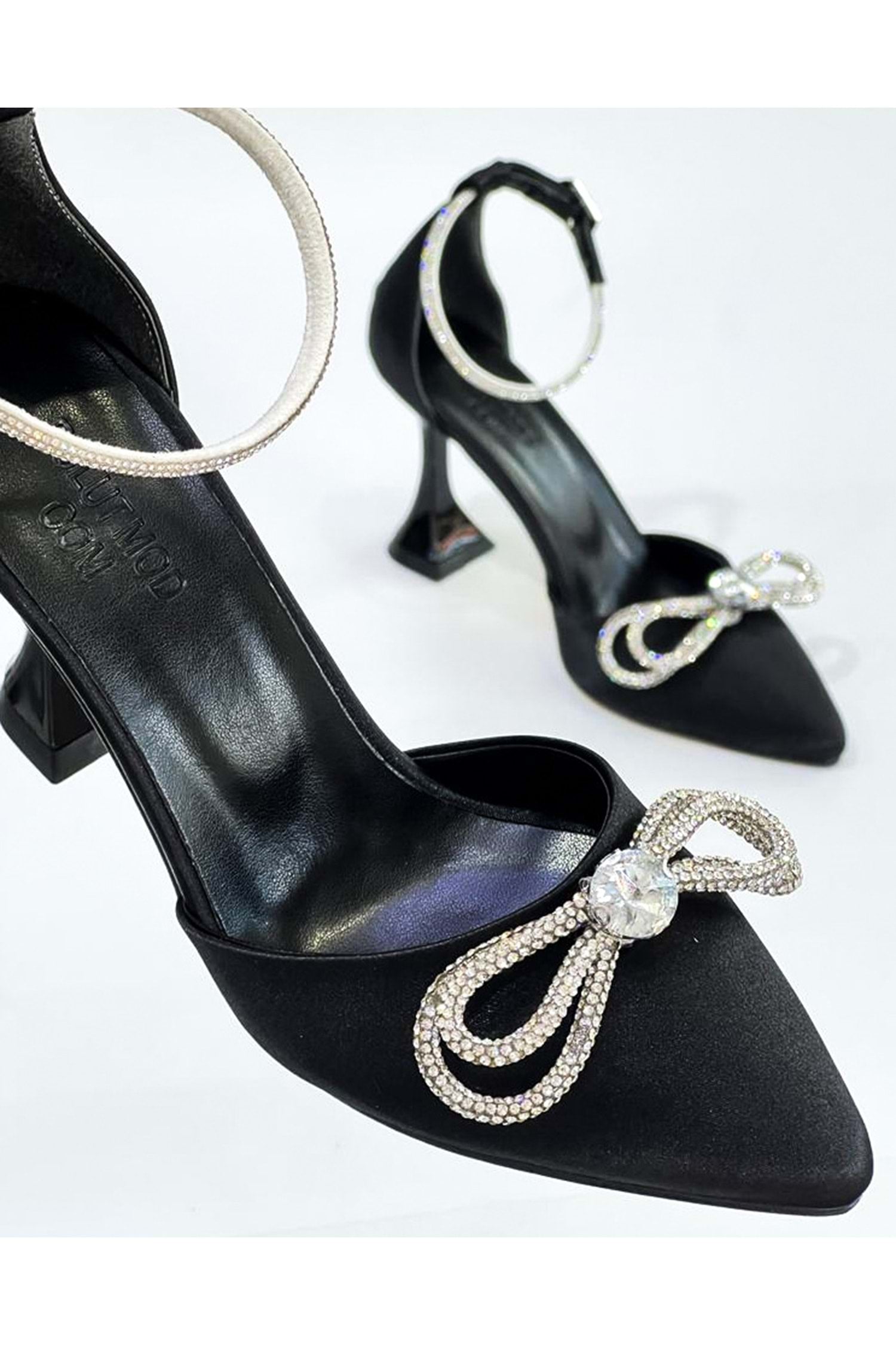 Elegent Daimond Bow Heels with Belt