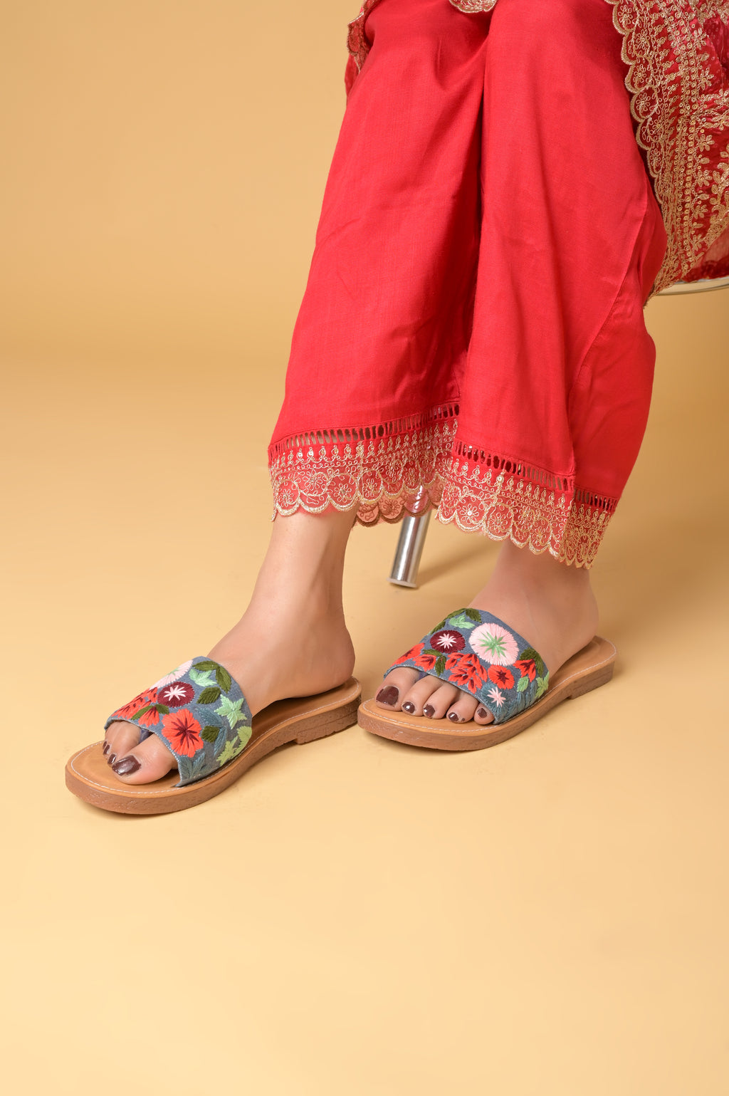 Handstiched Floral Slider with Anti-Slip TPR Soul