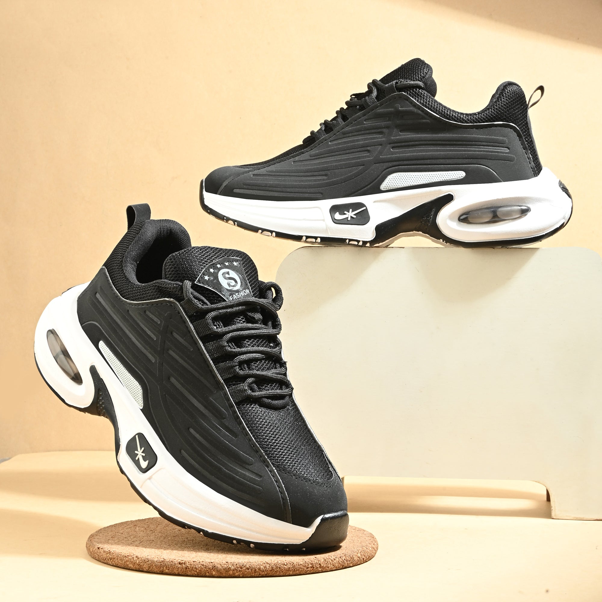 Trendy Men’s Sneakers in Black