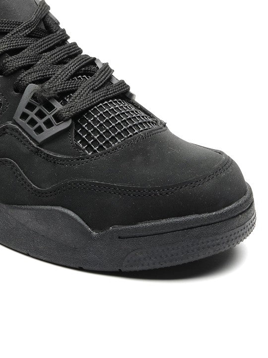 Retro Sneakers in Alll Black