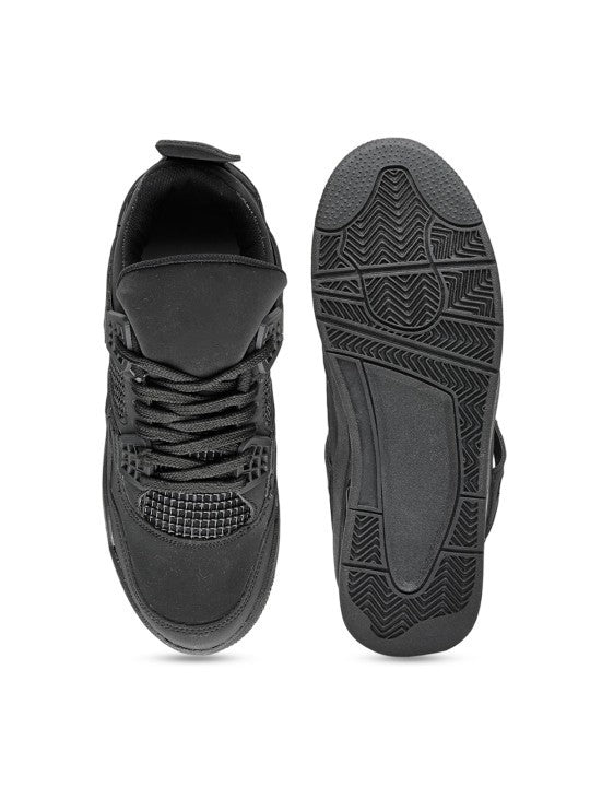 Retro Sneakers in Alll Black